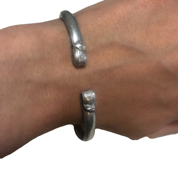 VTG Handmade Aluminum Bangle Open Cuff Bracelet w Folded Engraved Design Ends 8” - Picture 1 of 5